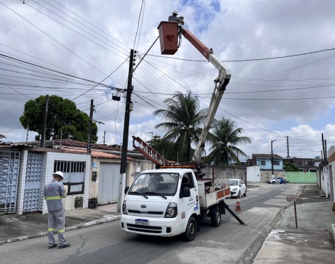 Ilumina inicia modernização de rede elétrica em loteamento no Antares e ruas do Farol