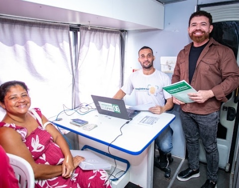 Rota da Cidadania atende 240 pessoas com serviços do Cadastro Único