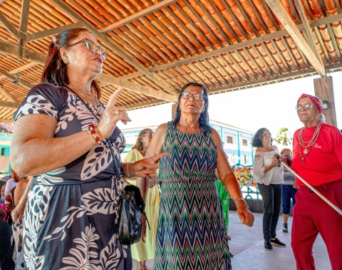 Idosas do Cras Área Lagunar celebram Dia dos Avós com muita festa e alegria