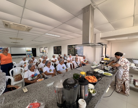 Usuárias do Cras Sônia Sampaio participam de oficina de alimentos
