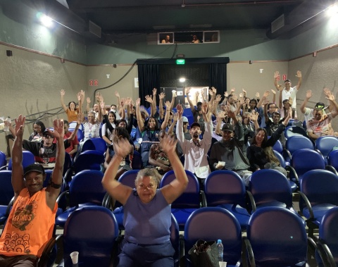 Usuários do Centro Pop se divertem em tarde de lazer no cinema