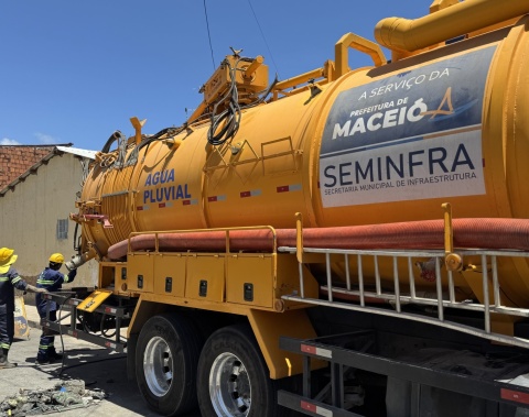 Seminfra reforça manutenção preventiva e retira 233 toneladas de entulho da rede de drenagem em Maceió