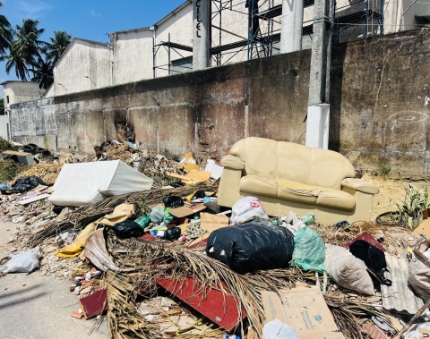 Alurb combate descarte irregular de resíduos em logradouros e vias públicas