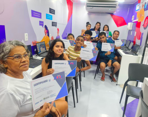 Caminhões-escola do Tech Massa chegam a novos bairros de Maceió com cursos gratuitos