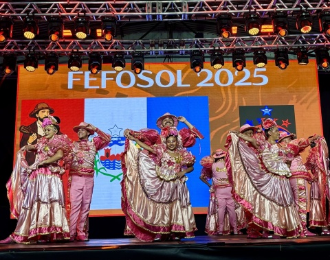 Com apoio da Prefeitura, grupo Reviver leva o coco de roda de Maceió a festival de  folclore no Paraná