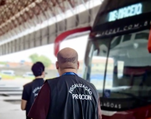 Procon Maceió fiscaliza empresas de ônibus interestaduais no Terminal Rodoviário da capital
