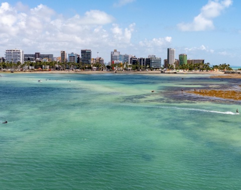 Maceió se destaca como um dos destinos mais procurados no verão, segundo KAYAK
