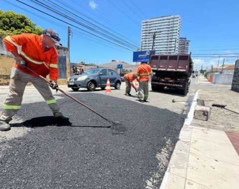 Operação Tapa-Buraco alcança cerca de 37 bairros por mês e reforça manutenção viária em Maceió