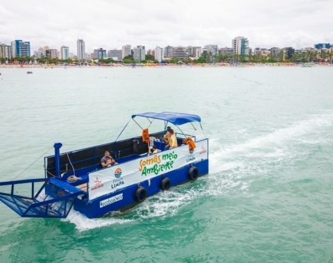 Ecoboat retira mais de mil toneladas de lixo da lagoa Mundaú e praias de Maceió