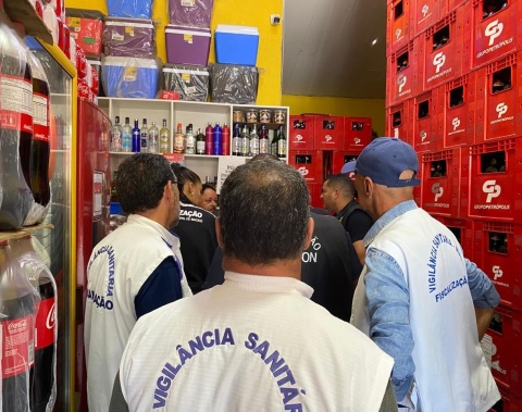 Vigilância Sanitária de Maceió realiza fiscalização para checar procedência de bebidas destiladas
