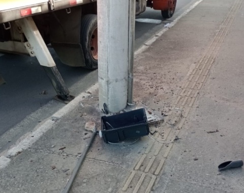 Vandalismo e furtos deixam trecho da Avenida Assis Chateaubriand sem iluminação pública