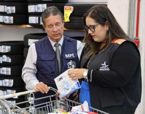 Procon Maceió e MPAL realizam fiscalização para coibir falsificações em sabão em pó