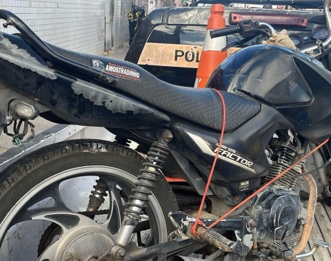 Motociclista inabilitado é abordado após cometer diversas infrações e crimes de trânsito