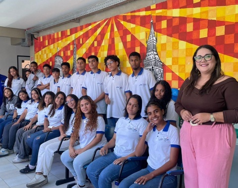 Aprendizes de curso profissionalizante recebem formação voltada ao consumo