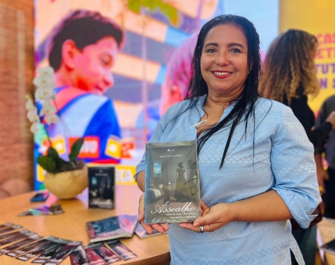 Professora da rede municipal descobre caminho para vencer a depressão com a escrita