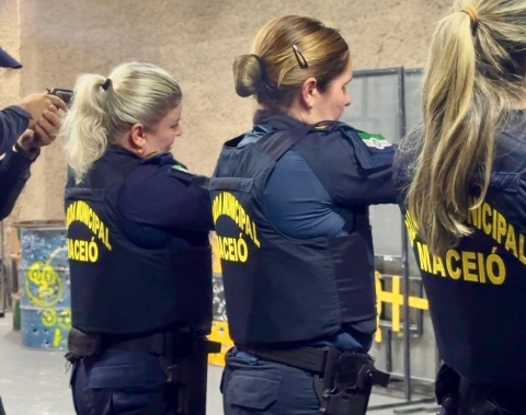 Inspetores e subinspetores da Guarda Civil de Maceió iniciam prática de tiro