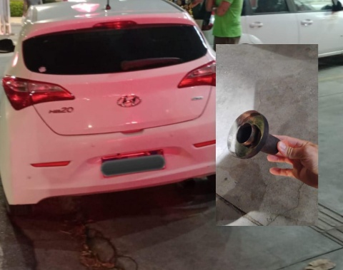 Agentes do DMTT abordam veículo com descarga alterada na Ponta Verde