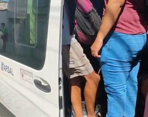 DMTT aborda van superlotada e com tacógrafo vencido