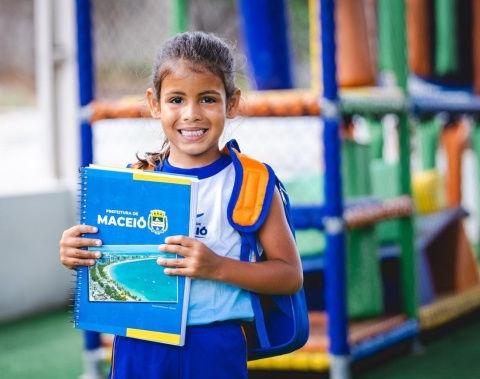 Educação de Maceió anuncia distribuição de 70 mil kits escolares para alunos da rede municipal