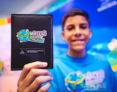 "Maceió Abraça o Mundo": programa lançado pelo prefeito JHC leva estudantes da rede municipal para intercâmbio na Inglaterra