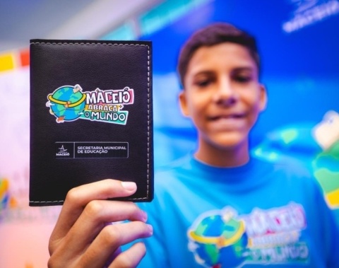 Prefeitura leva mais 50 alunos da rede municipal para intercâmbio na Inglaterra