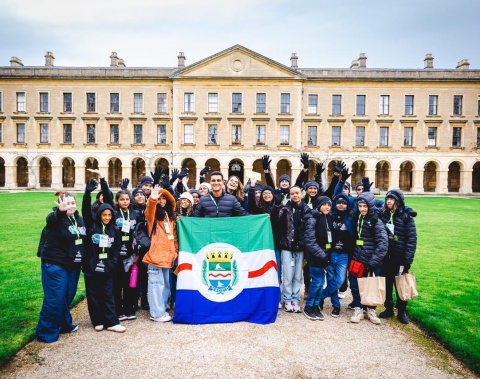 JHC e Marina Candia acompanham alunos em intercâmbio histórico na Inglaterra