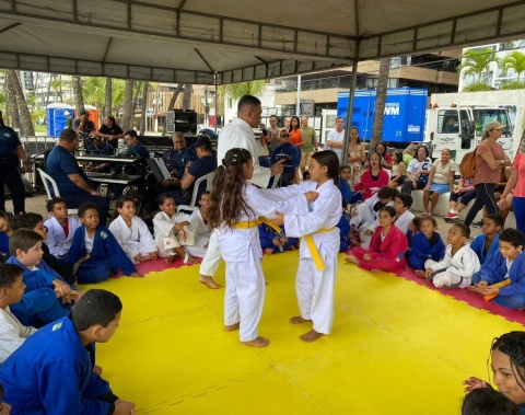 Semsc promove ação com entrega de kits para alunos do Judô na Guarda