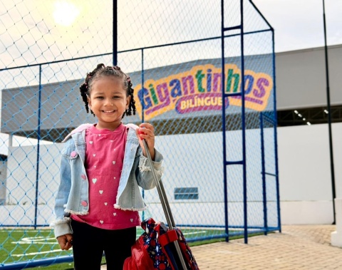 Ano letivo começa em novos Gigantinhos, bilíngues e em tempo integral, nos bairros Garça Torta e Feitosa