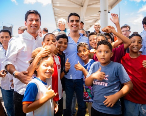 JHC inaugura terminal do Rosane Collor e anuncia reforma de abrigos por toda cidade