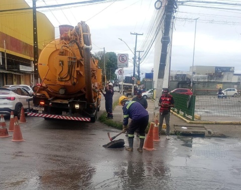 Prefeitura mantém serviços de limpeza e desobstrução de galerias em diversos pontos de Maceió