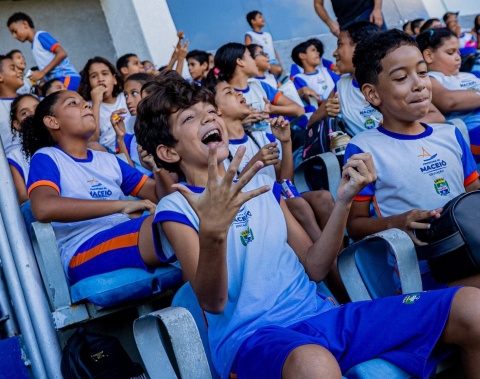 Estudantes vivenciam experiência do Projeto Jovem Torcedor no Rei Pelé