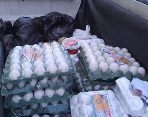 Vigilância Sanitária apreende 100 kg de produtos impróprios para consumo em estabelecimento na Ponta Verde