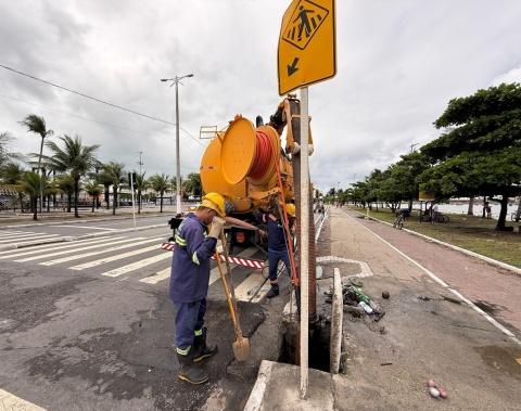 Infraestrutura executa limpeza da rede de drenagem no Jaraguá e reforça ações preventivas contra alagamentos