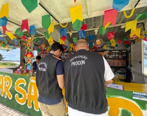 Procon Maceió fiscaliza comércio de fogos de artifício e orienta consumidores sobre compras seguras