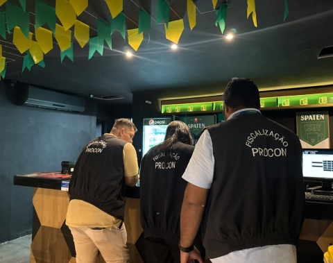 Procon Maceió fiscaliza bares e restaurantes antes da estreia do Brasil na Copa