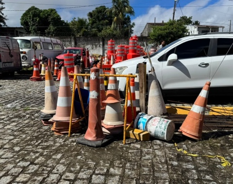 DMTT apreende cones e cavaletes utilizados indevidamente no São João