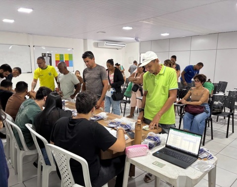 Segurança Cidadã entrega crachás e alvarás para ambulantes que vão atuar no São João Massayó