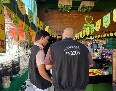 Procon Maceió constata irregularidades em supermercado durante fiscalização