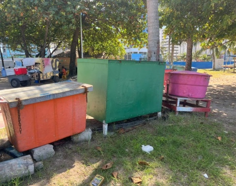 Embarcações e objetos abandonados na Orla da Pajuçara serão retirados nesta quinta-feira (23)