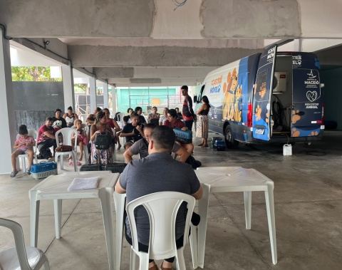 Castramóvel promove castrações de animais comunitários em Guaxuma