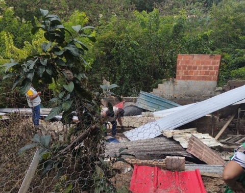 Ação integrada de órgãos municipais desativa pocilga clandestina no São Jorge