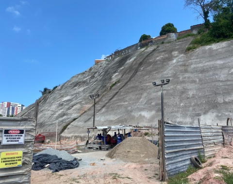 Obras de contenção de encostas avançam no Vale do Reginaldo e Grota Santa Helena
