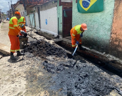 Infraestrutura realiza limpeza e desobstrução de galeria de águas pluviais na Ponta Grossa