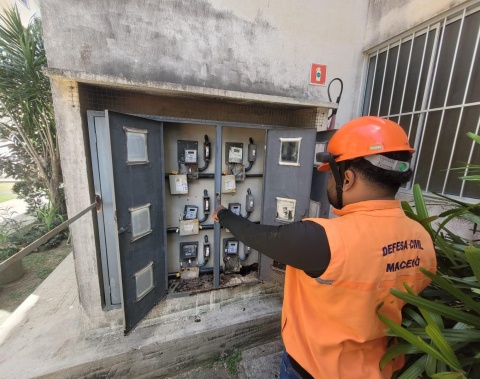Defesa Civil de Maceió identifica falhas em instalações elétricas do Residencial Lúcio Costa
