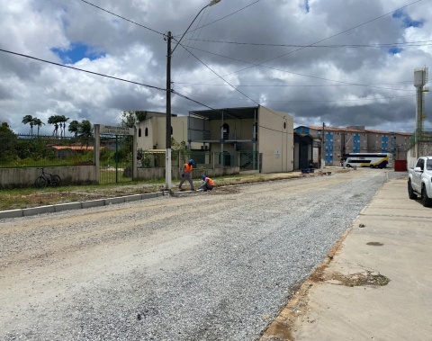 Infraestrutura avança na Santa Amélia com preparação de via para receber pavimentação