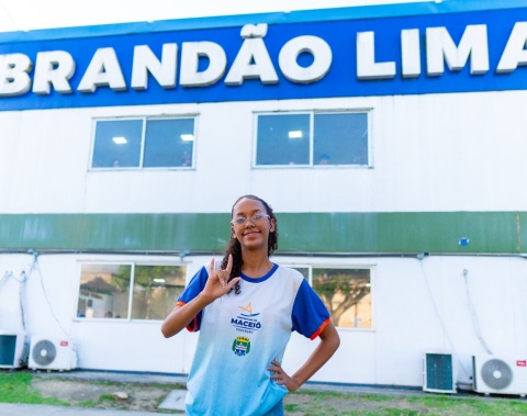Educação bilíngue de pessoas surdas transforma rotina e aproxima estudantes em Maceió