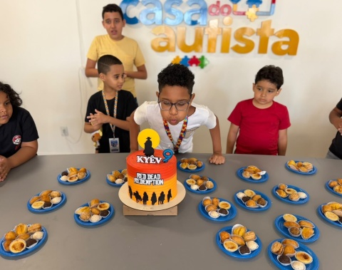 “Aqui é meu lugar preferido”, diz criança ao escolher Casa do Autista para comemorar aniversário de 9 anos