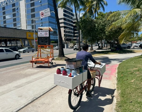 Controladores de velocidade educativos são instalados na ciclovia da orla de Maceió