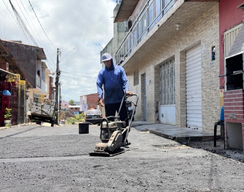 Operação Tapa-Buraco avança com recapeamento de nove ruas no bairro São Jorge