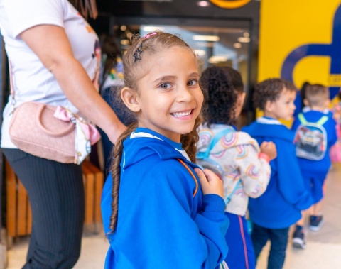 Alunos do Centro de Educação Infantil Rodrigues Alves participam de sessão de cinema